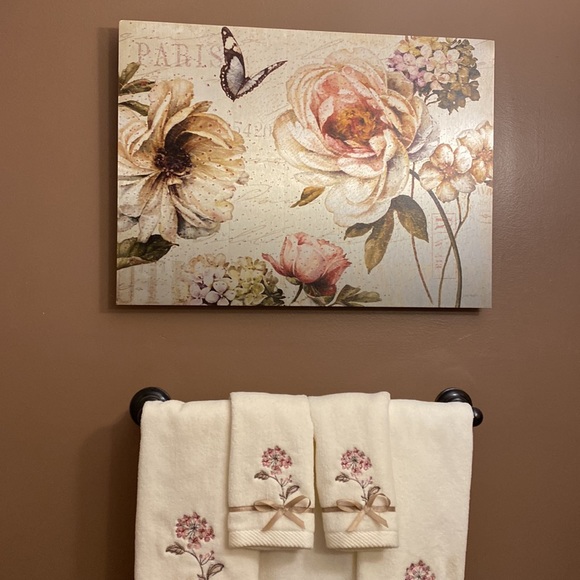 Beautiful Rose& Butterfly Art on Metal - Picture 8 of 13